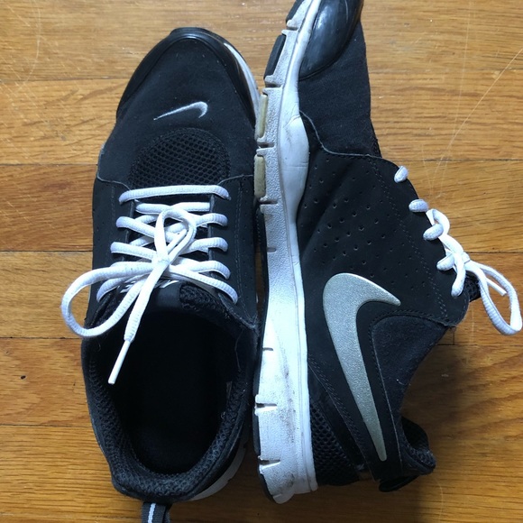 Nike Shoes - black nike sneakers! 9.5